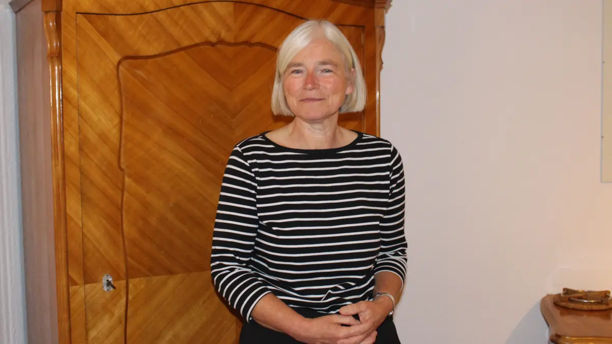 Nach anstrengenden Monaten der Trauer neigt sich die Zeit von Pfarrerin und Seelsorgerin Christina Jeremias-Hofius in Aistaig im Oktober 2026 dem Ende zu. Nach dem Abschiedsgottesdienst am 24.10.2026 gibt es beim Ständerling im Ev. Gemeindehaus nochmals Zeit für Begegnung und persönliche Worte.
