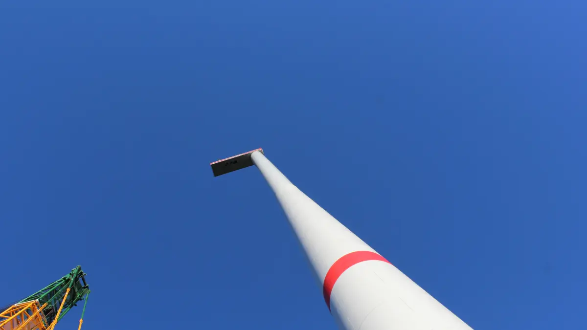 Noch fehlen am defekten Windrad auf dem Kälbling die Rotorblätter. Sie sollen in den nächsten Wochen wieder installiert und die Anlage in Betrieb genommen werden.