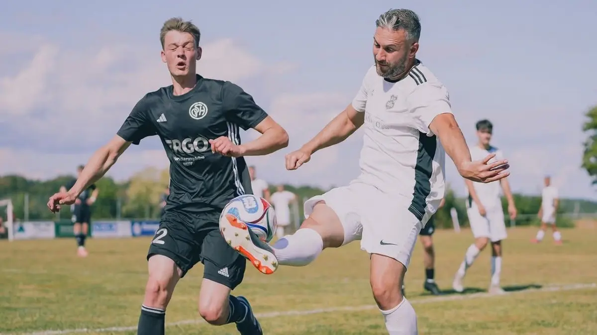 Yasin Erdem (rechts) hat bei der SGM Bildechingen-Nordstetten wieder Lust auf Fußball bekommen.