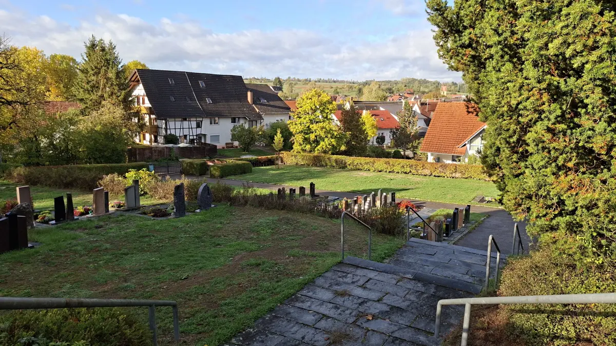 Reichlich Platz bietet der Mühlheimer Friedhof für die Umbaumaßnahmen zu einer Begegnungsstätte.