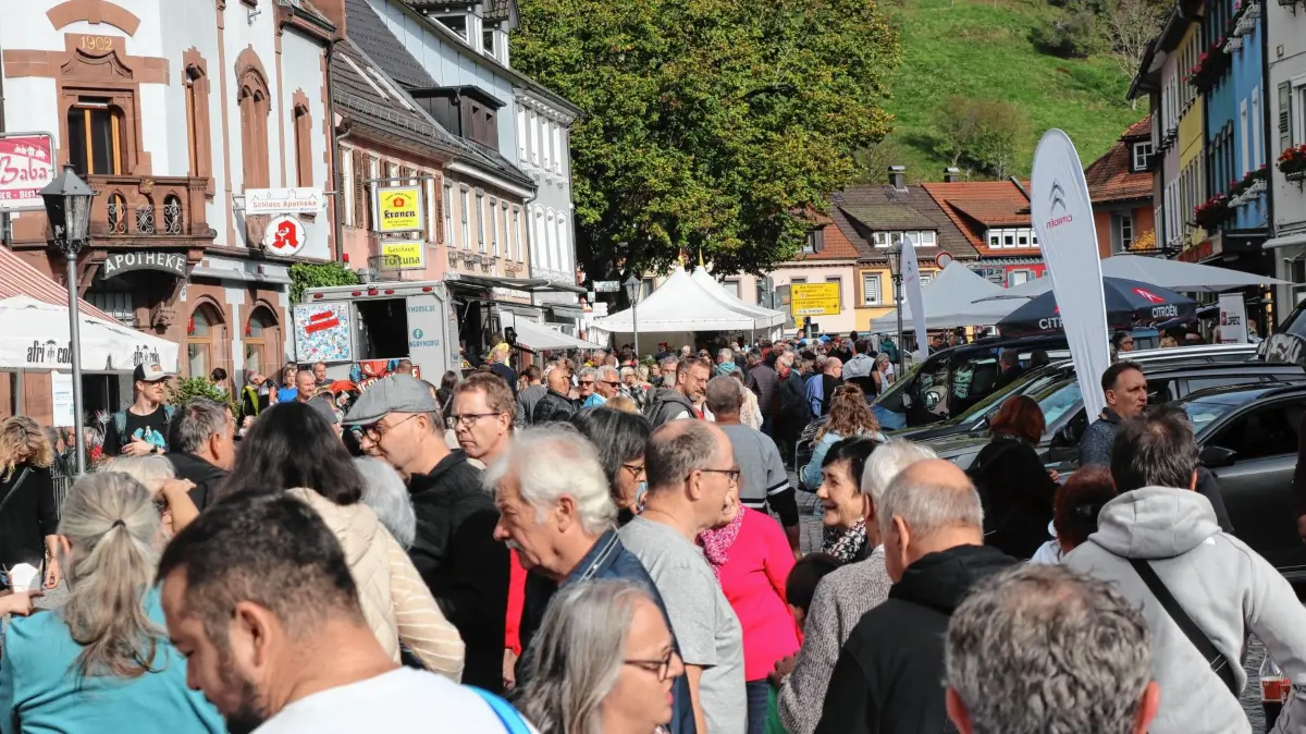 So dichtes Gedränge in der Hauptstraße wird es nach den stürmischen Wetterprognosen wohl nichtgeben.