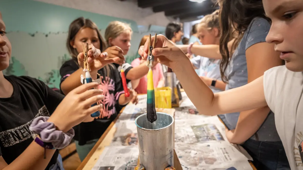 Das Herbstferienprogramm des Freilichtmuseums wartet mit täglichen Mitmachaktionen auf.