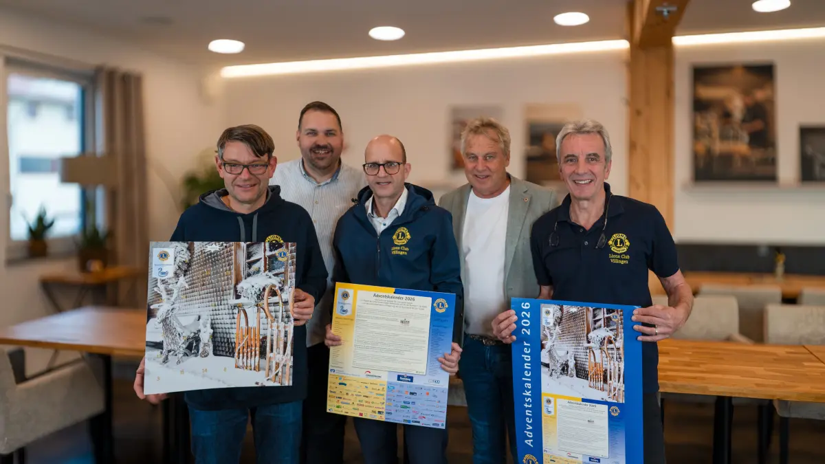 Vorfreude auf die Adventszeit: Das Adventskalender-Team des Lions Club Villingen präsentiert den neuen Lions-Adventskalender 2026. An vier Samstagen im November sind die Clubmitglieder wieder mit ihrem Verkaufsstand in der Villinger Innenstadt vertreten.