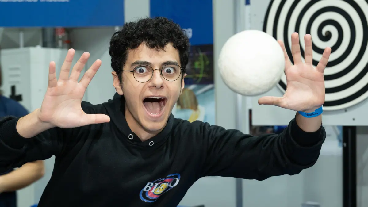MINT-Influencer Bayhas Mansour, bekannt als Bieso, freute sich über die zahlreichen Mitmachaktionen.