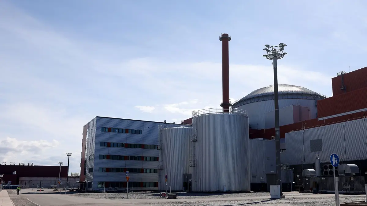 Kernkraftwerk Olkiluoto - Atommüll-Endlager Onkalo: 18.05.2026, Finnland, Eurajoki: Das Kernkraftwerk OL3 in Olkiluoto bei Eurajoki. Die finnische Regierung hat die Betriebsgenehmigung für das nach ihren Angaben weltweit erste Atommüll-Endlager an der Westküste des Landes erteilt. Foto: Jussi Partanen/Lehtikuva/dpa +++ dpa-Bildfunk +++