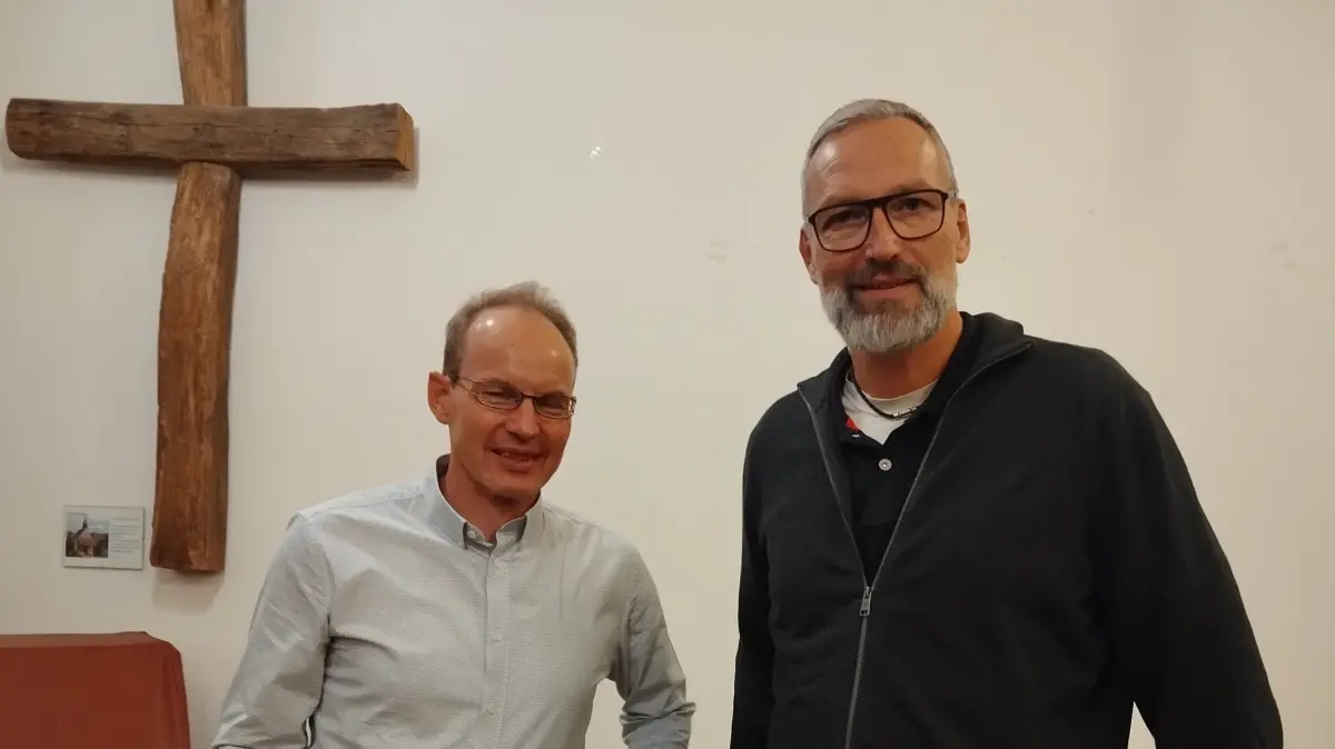 Matthias Hofmann (links) und Andreas Dörr haben den Bürgern aus Rümmingen die Situation der evangelischen Kirchengemeinde Binzen-Rümmingen erläutert.
