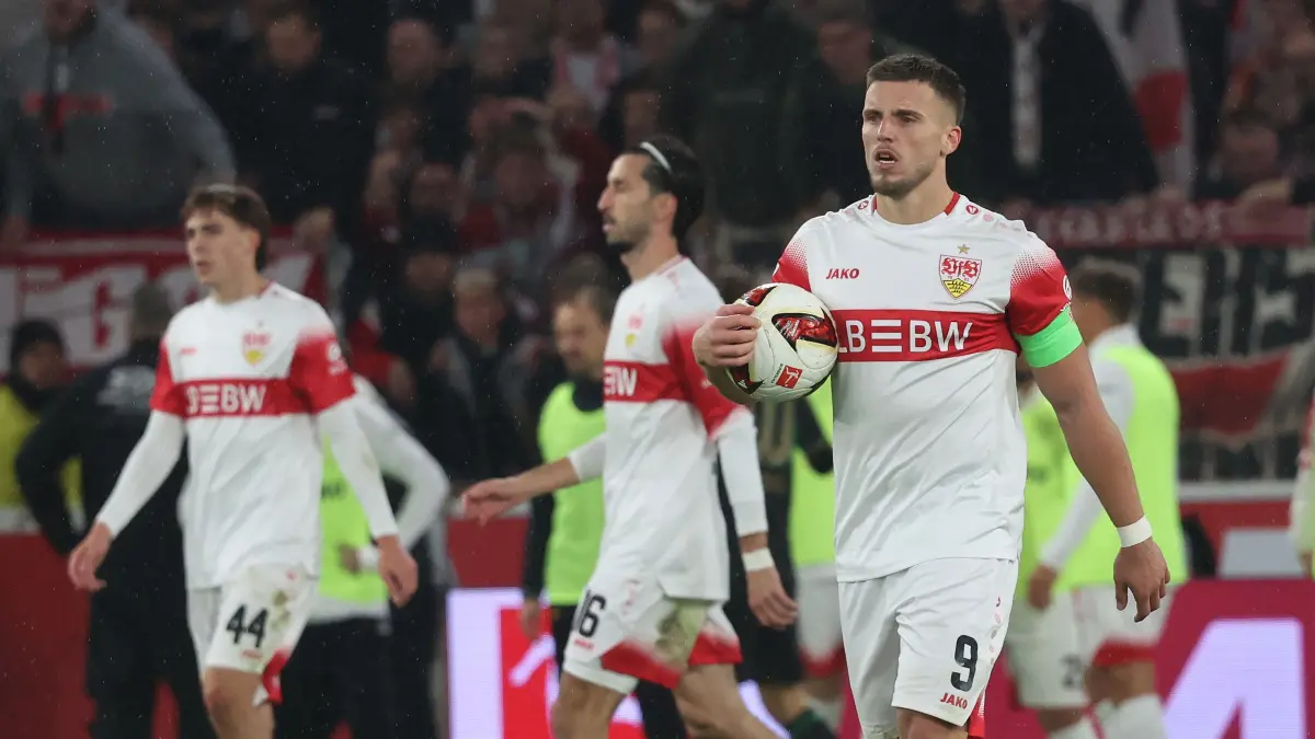 Unzufrieden: Ermedin Demirovic nach der Niederlage gegen Gladbach