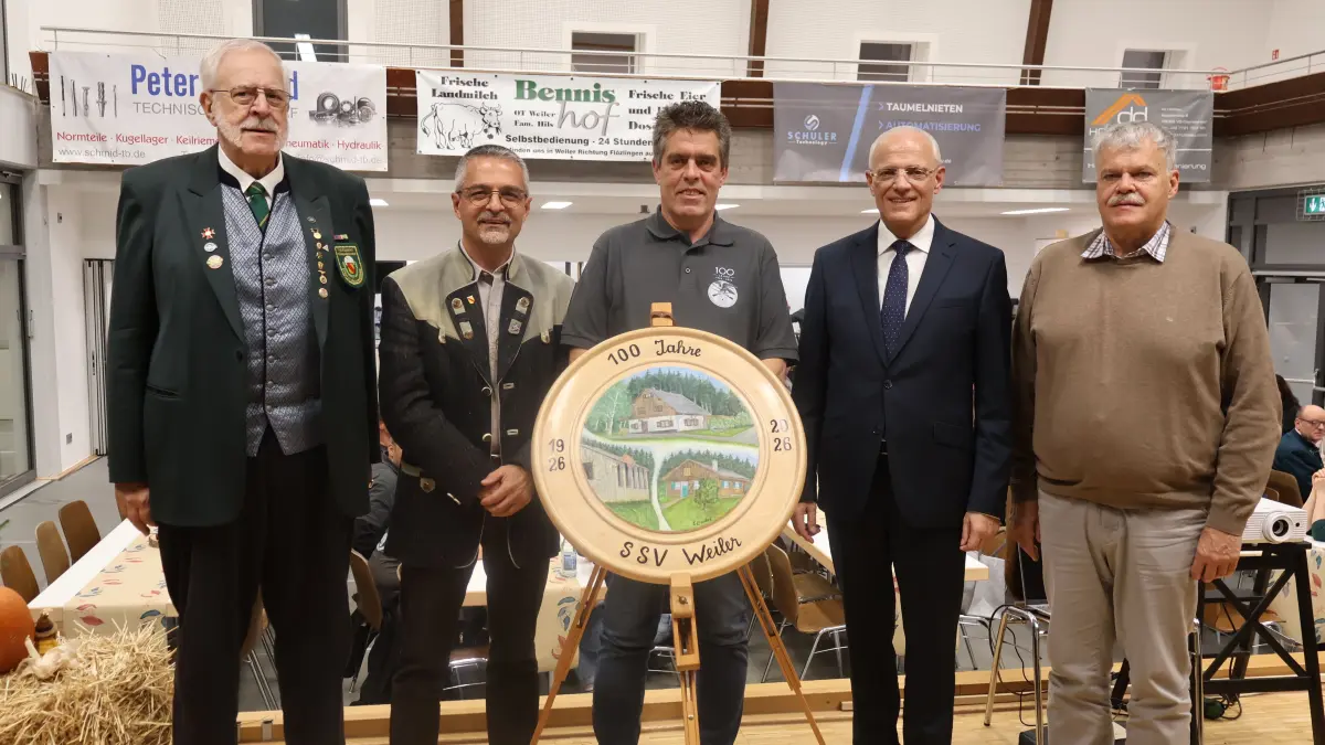 Patrick Scheel,Michael Reiner, Fritz Link und Heinz Kammerer gehörten zu den Gratulanten beim Festakt zum 100jährigen Jubiläum