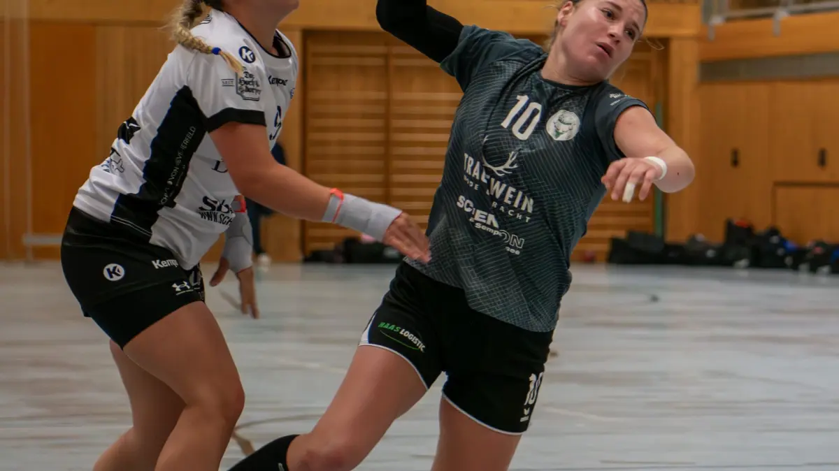 Eva Kilguß (am Ball) traf für den HBK siebenmal ins Schwarze und wusste in der Defensive zu überzeugen.