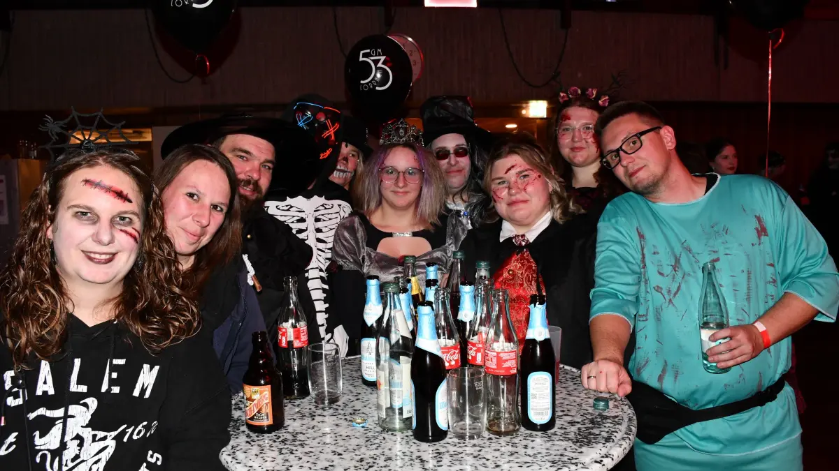 Bei der „Dark and Dangerous“-Party der Wyhlener Mühliraideufel-Clique ging es im Haus der Begegnung hoch her.