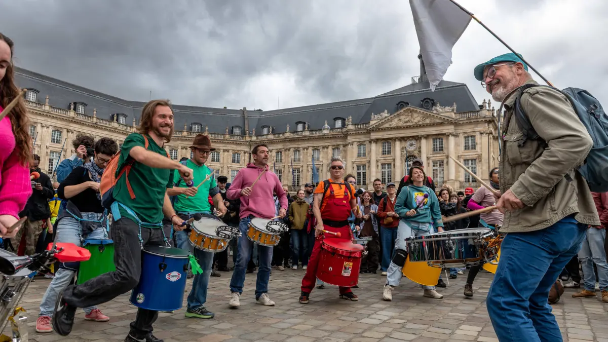Second Day Of Yellow Vests Mobilization: October 24, 2026, Bordeaux, Nouvelle-Aquitaine, France: In Bordeaux, the march on the second day of protests against the rising cost of living initially proceeded peacefully. At the end of the route, violent clashes broke out on the sidelines between groups of demonstrators and law enforcement officers. Projectiles were thrown at riot police, who used tear gas to disperse the groups. Participants in the mobilization also included members of the Yellow Vests movement. Bordeaux France - ZUMAh207 20261024_zip_h207_027 Copyright: xFabricexHebertx