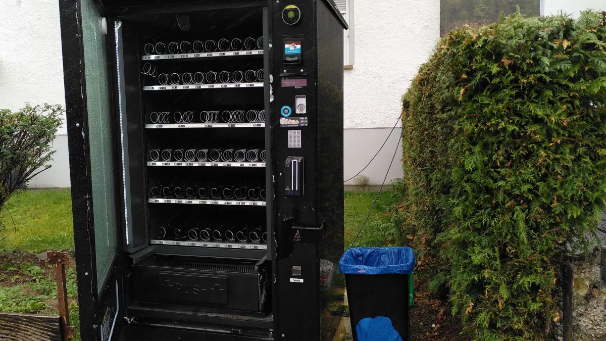 Ein Süßigkeitenautomat ist in Sulz aufgebrochen worden.