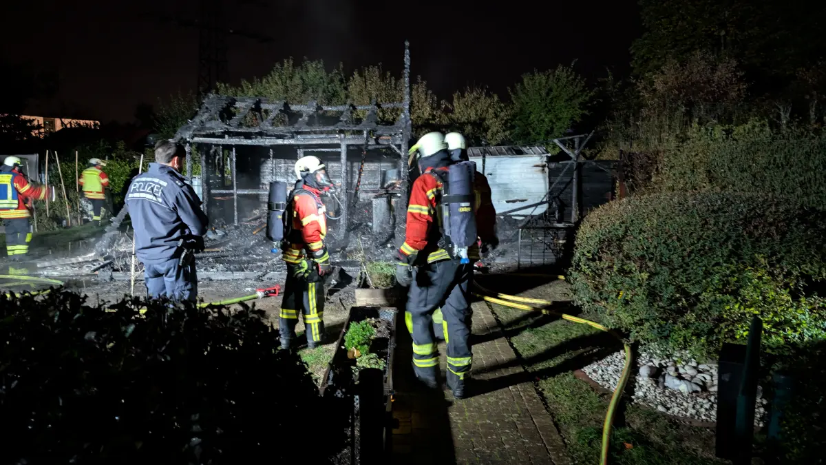 Von der Gartenhütte konnte die Feuerwehr nichts retten.