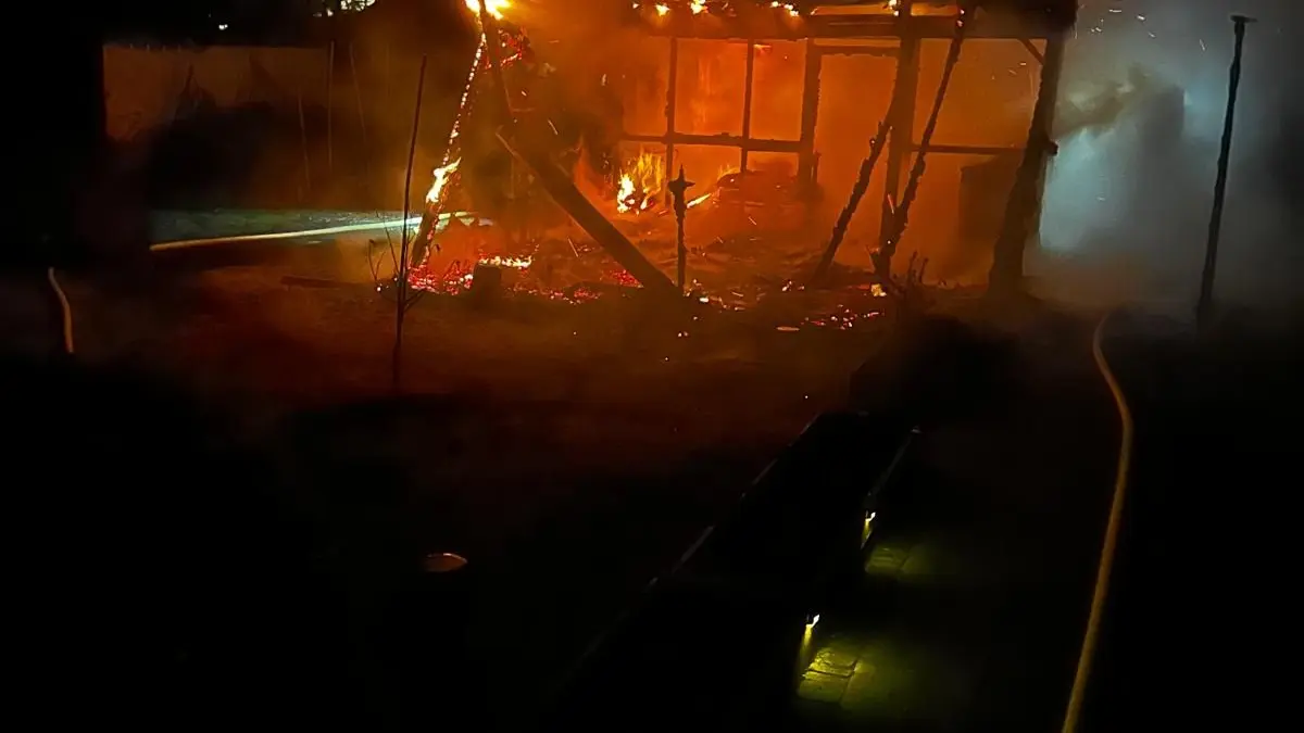 Von der Gartenhütte konnte die Feuerwehr nichts retten.