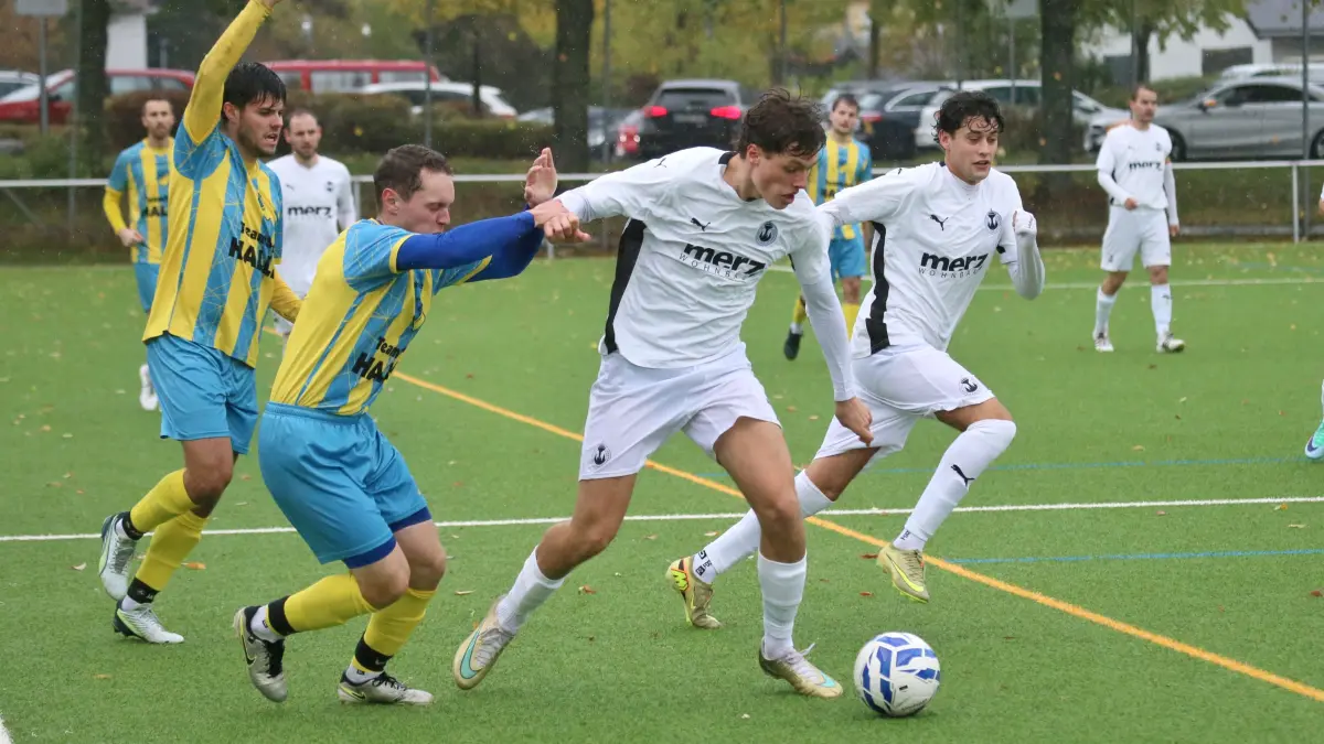 Der FC Suebia Rottweil ist die Tabellenführung in der Kreisliga A1 nach dem 1:1 gegen den SV Villingendorf los. Der Lokalrivale FV 08 Rottweil zog an den Sueben vorbei.