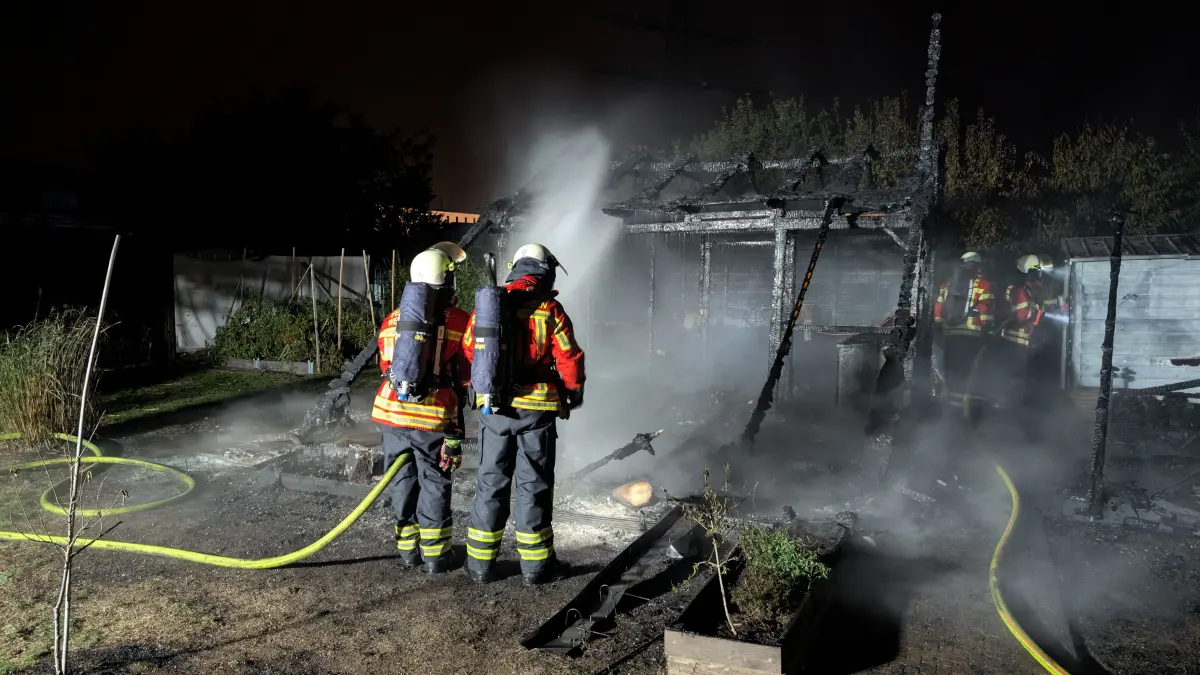 Von der Gartenhütte konnte die Feuerwehr nichts retten.