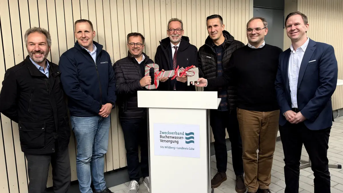 Nach gut zweijähriger Bauzeit folgte jetzt die offizielle Schlüsselübergabe für das neue Wasserwerk in Gültlingen.