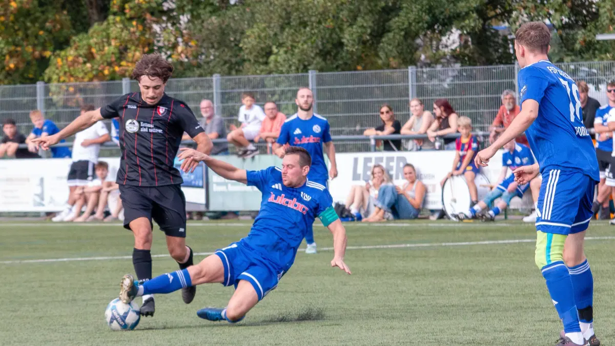 Nick Ketterer (schwarzes Trikot) schoss den SV Steinach in Führung