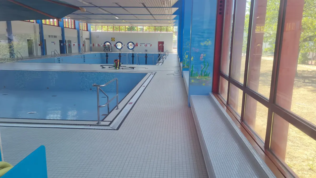 Noch ist unklar, wie es dauerhaft mit dem Neuenburger Hallenbad weitergeht.