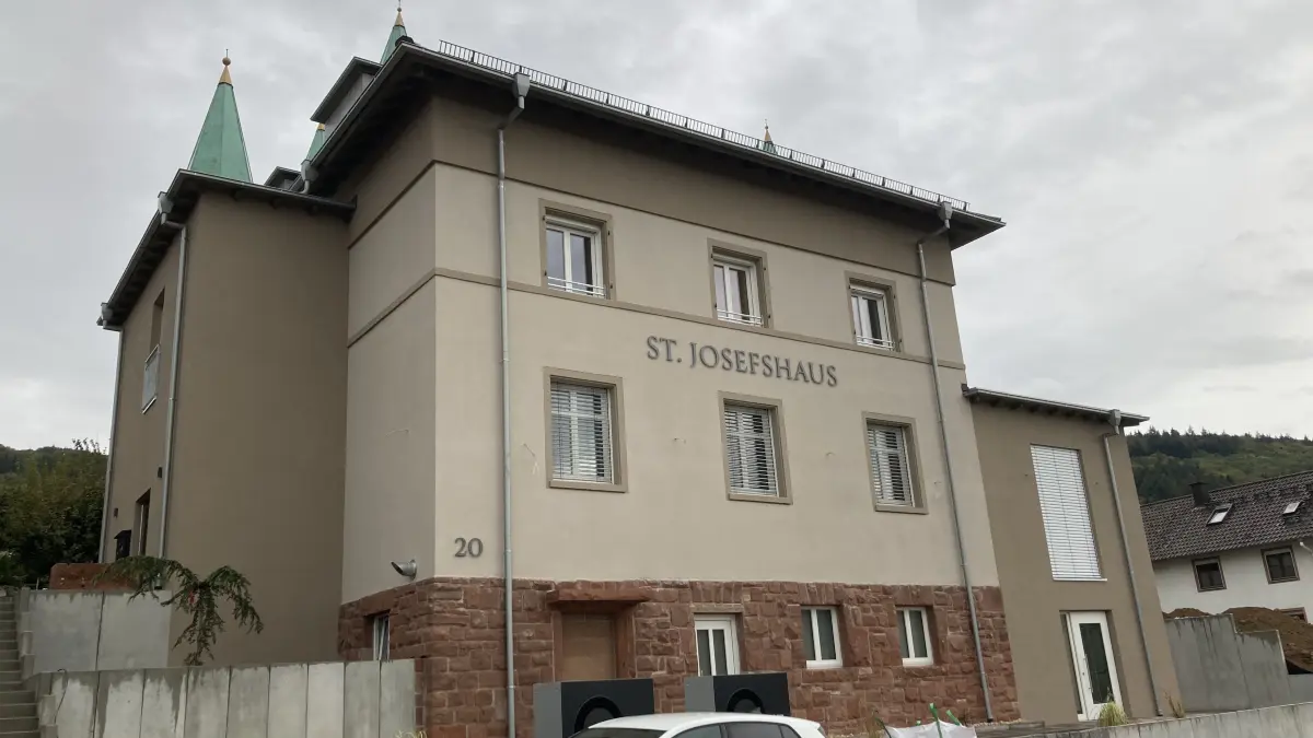 Das Erdgeschoss im Josefshaus wird von der Gemeinde gemietet. Schülerbetreuung, Sport und Veranstaltungen sollen dort möglich sein.