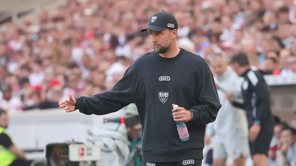 Sebastian Hoeneß ist beim VfB derzeit als Krisenmanager gefragt.