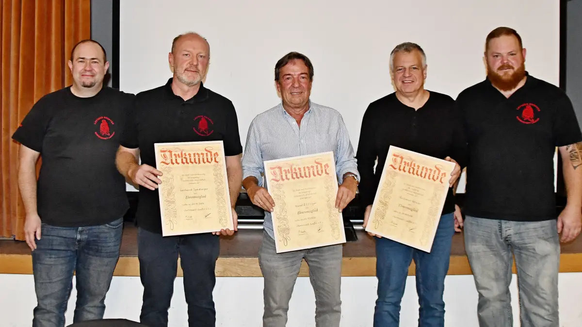 Gleich drei neue Ehrenmitglieder wurden ernannt v. Linkes Matthias Krotz Zunftmeister-Gerhard Spadinger-Harald Efinger-Andreas Gruler und Pascal Spadinger 2. Zunftmeister