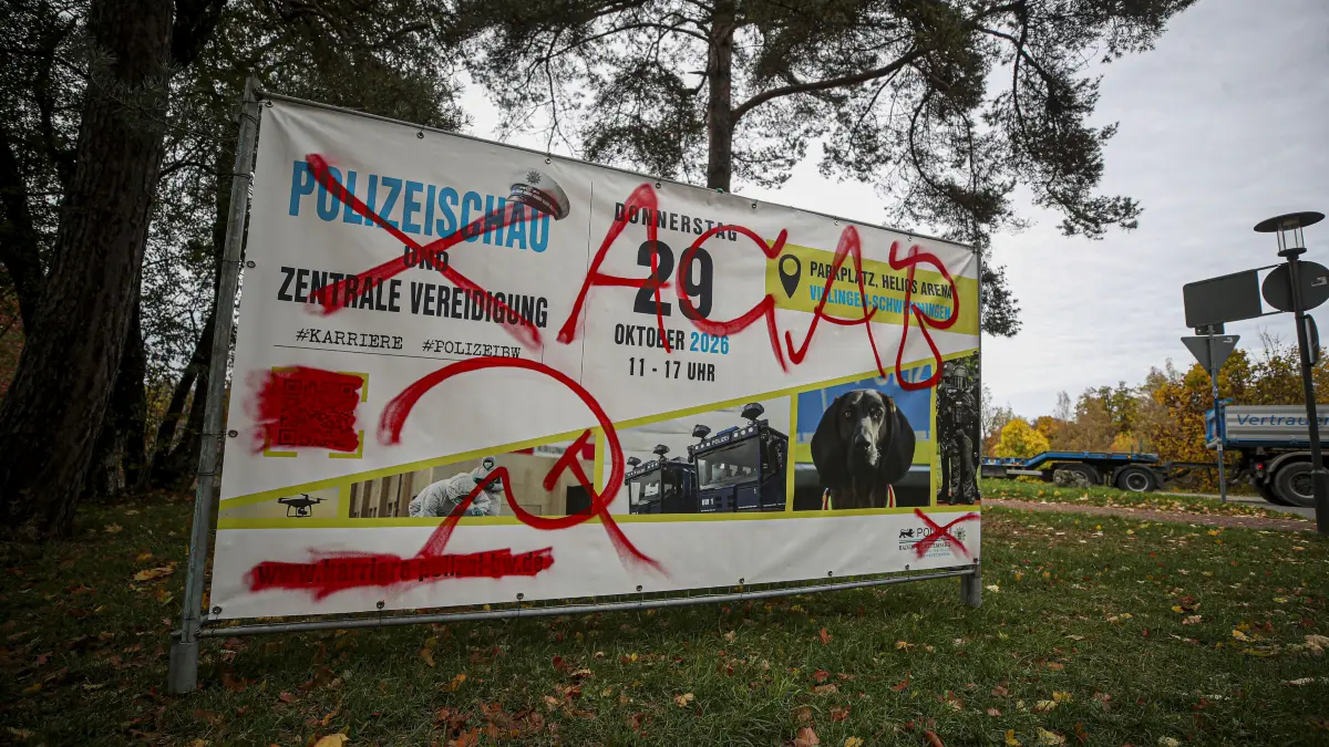 Polizeiplakate in Schwenningen beschmiert