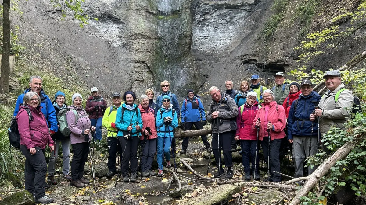 22 Wanderfreunde des Schwarzwaldvereins Schramberg haben ihre Wandersaison mit einer abwechslungsreichen Tour rund um den Zillhauser Wasserfall beendet.