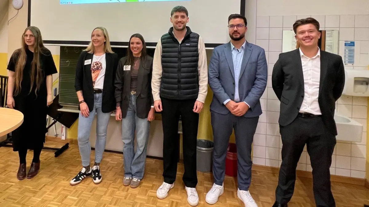 Die Referenten des „Zukunftstages“ bei der Auftaktveranstaltung im Musiksaal der Erhard-Junghans-Schule Schramberg