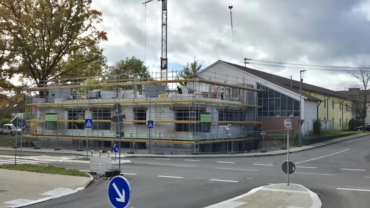 Für den Ersatzneubau Familienzentrum an der Grundschule gegenüber dem Rathaus nutzt die Gemeinde auch zinslose Mittel aus dem sogenannten LuKIFG.