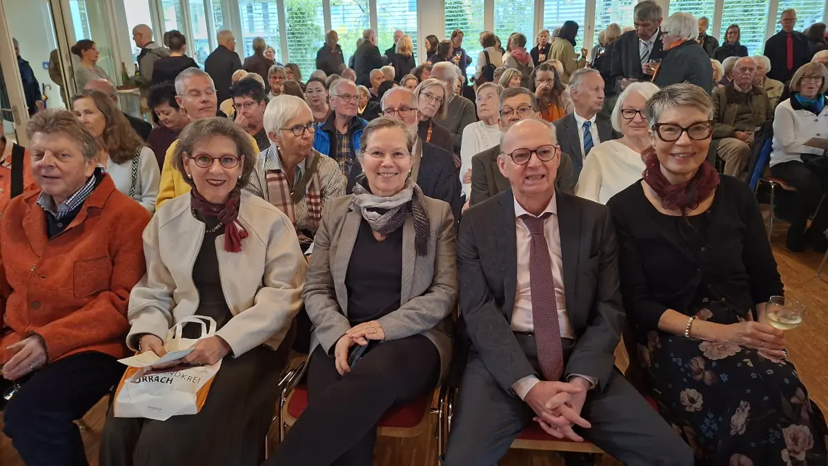 Bei der Verabschiedung von Pfarrer Hoffmann fanden auch Landrätin Marion Damann (zweite von links) und die Weiler Oberbürgermeisteirn Diana Stöcker würdigende Worte.
