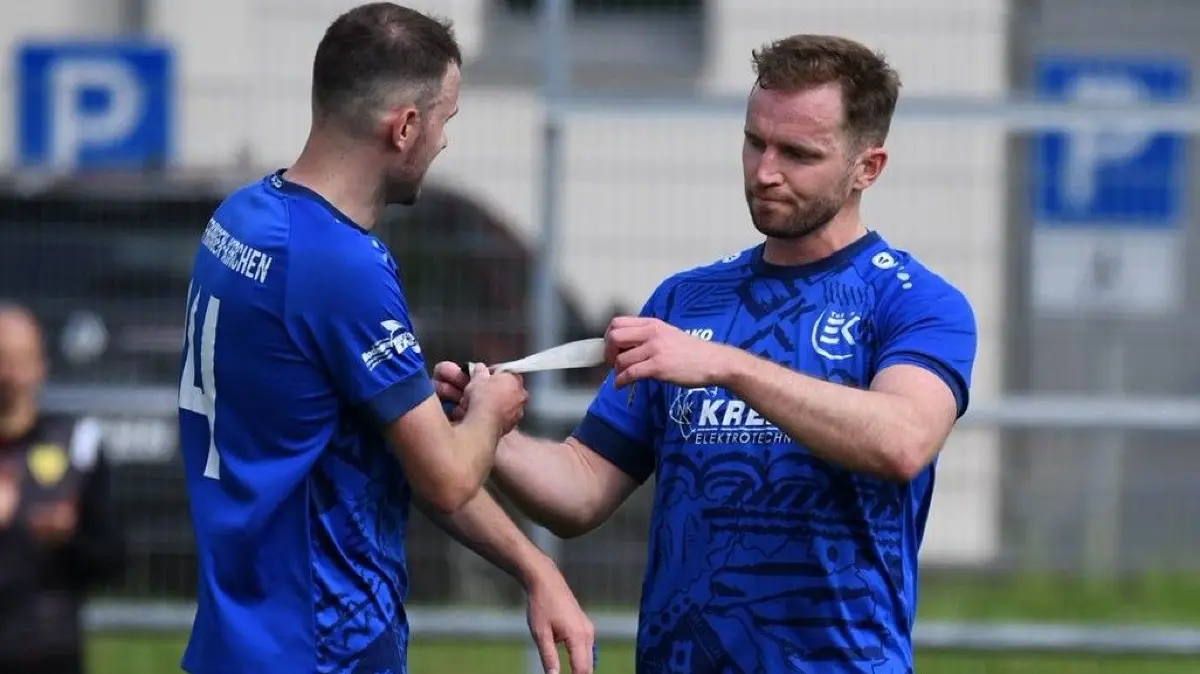 TuS-Ikone Stefan Hilpüsch (rechts) unterstützt das Trainerteam interimsweise.