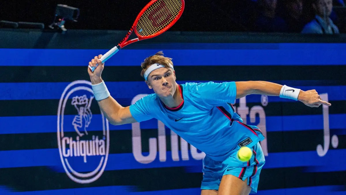 Swiss Indoors Basel 2026 - Day 3: BASEL, SWITZERLAND - OCTOBER 26: Holger Rune of Denmark stretches to play the forehand against Quentin Halys of France during the Swiss Indoors Basel Day 3 at St. Jakobshalle on October 26, 2026 in Basel, Switzerland. *** BASEL, SWITZERLAND, OCTOBER 26: Holger Rune of Denmark stretches to hit a forehand against Quentin Halys of France during Day 3 of the Swiss Indoors Basel at St. Jakobshalle on October 26, 2026, in Basel, Switzerland Copyright: xJustPictures.ch/PascalxvonxBürenx jp-en-EuSpIm-Pavo_Fotografie-09781