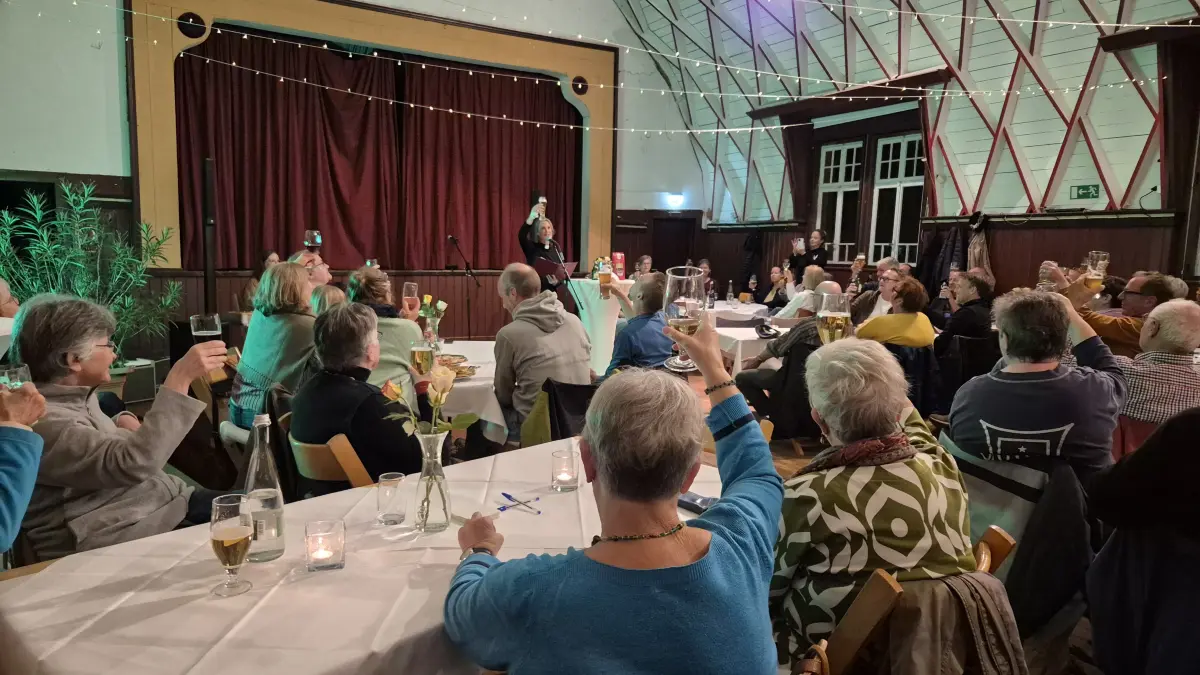 "Prost Gott" hieß es am Freitag beim Kneipengottesdienst im Gasthaus Löwen in Ichenheim.