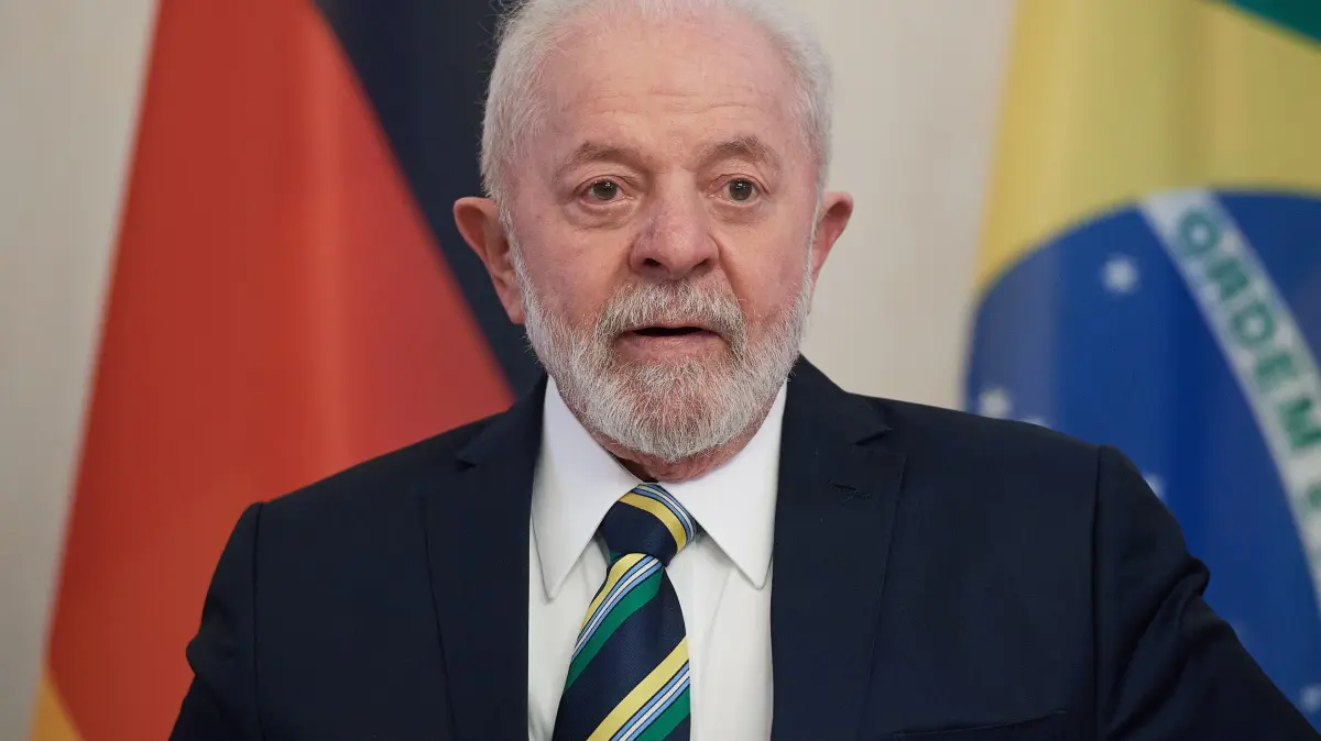 Brasilianischer Praesident Lula gewinnt Stichwahl: Brasiliens Praesident Luiz Inacio "Lula" da Silva (Foto) zu Besuch bei Bundespraesident Steinmeier am 04.12.2023 im Schloss Bellevue. Amtsinhaber Lula da Silva hat die Praesidentschaftswahl in Brasilien fuer sich entschieden. Bei der Stichwahl am Sonntag (Ortszeit) bekam Lula 51,8 Prozent der Stimmen. Sein Herausforderer Flavio Bolsonaro erhielt nach Angaben des Obersten Wahlgerichts 48,2 Prozent. (Siehe epd-Meldung vom 26.10.2026)