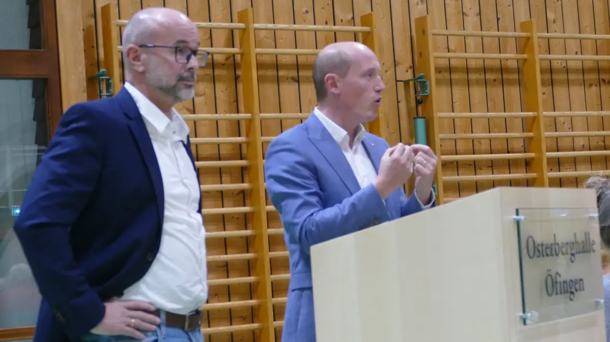 Wenig erfreut über die Dauer der Umleitung ist Klaus Kremm , der sich mehrfach zu Wort meldet.