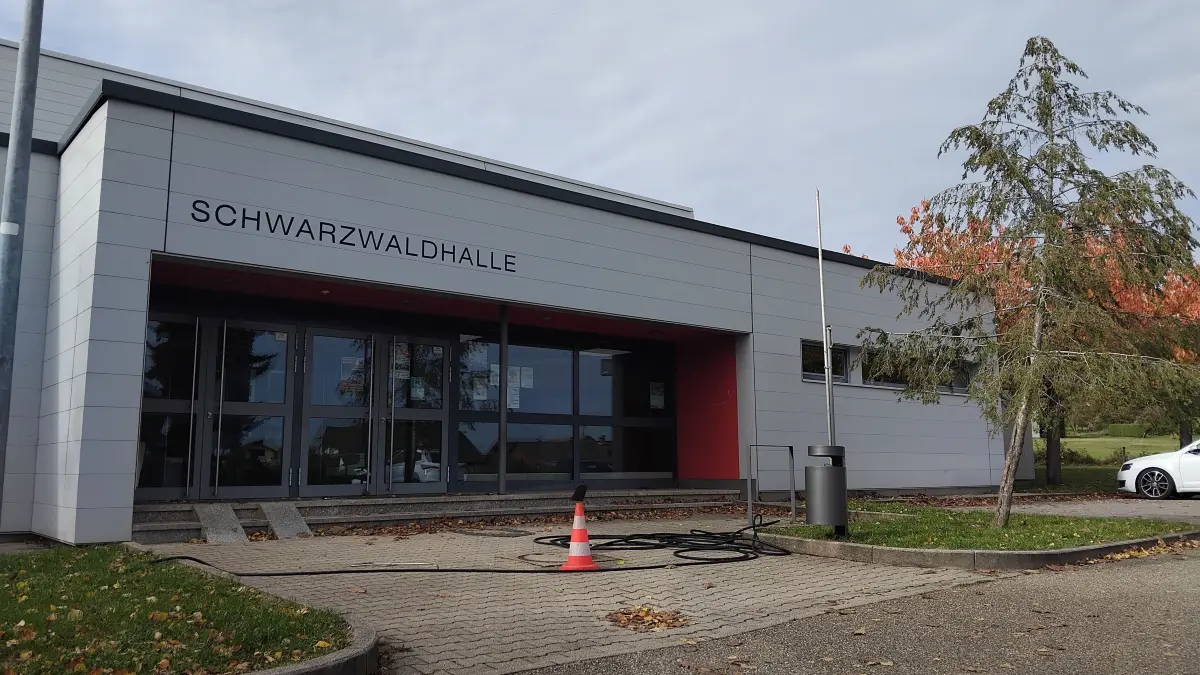 Mehr als sechs Millionen Euro wird voraussichtlich die Sanierung der Altburger Schwrazwaldhalle kosten.