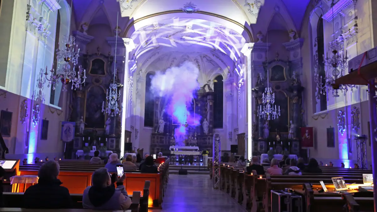 Die Nacht der offenen Kirche war von Lichteffekten und Musik geprägt.