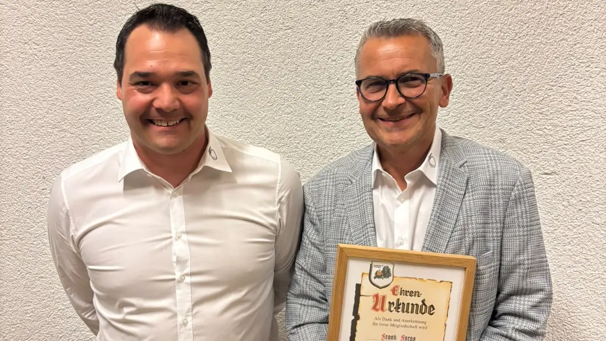 von links nach rechts: Michael Notheis (Präsident) bei Übergabe der Urkunden an Frank Faras (Vize Präsident)