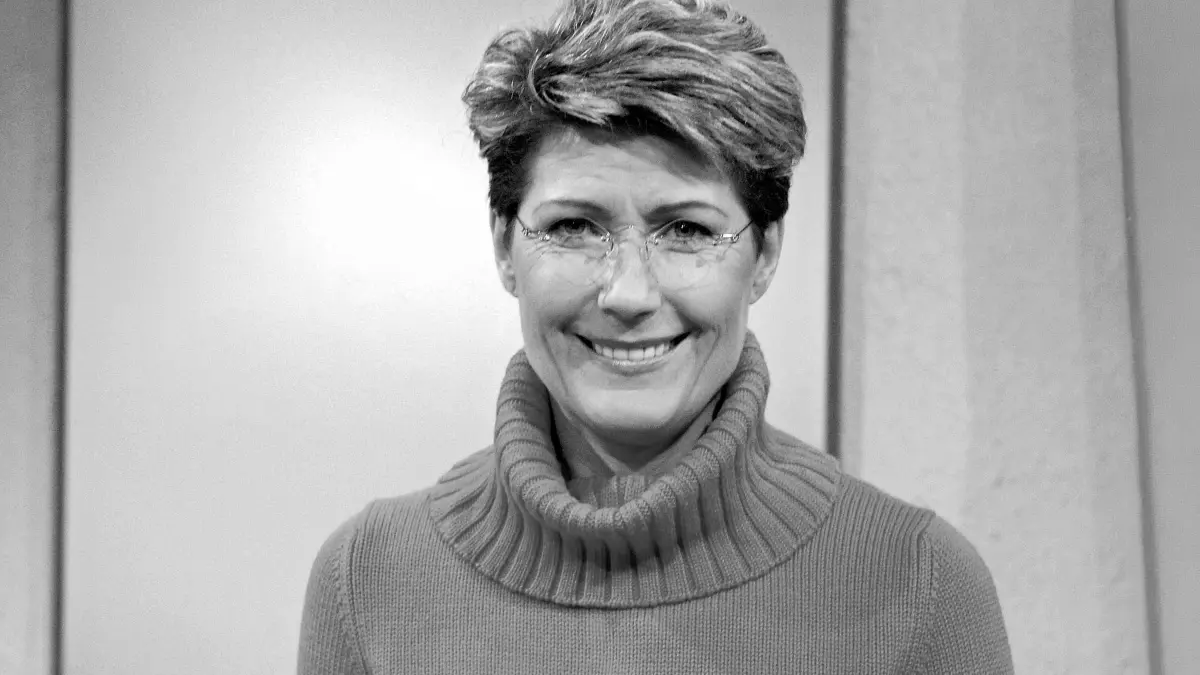 Jacqueline Stuhler: Moderatorin Jacqueline Stuhler.
© SWR/Kluge - Honorarfrei, Verwendung nur im Zusammenhang mit o. g. Sendung bei Nennung "Bild: SWR/Kluge" (S 2).
SWR-Pressestelle/Fotoredaktion, Tel. 07221/929-2287,-3852 oder Fax-2059. / Weiterer Text über ots und www.presseportal.de/nr/7169 / Die Verwendung dieses Bildes für redaktionelle Zwecke ist unter Beachtung aller mitgeteilten Nutzungsbedingungen zulässig und dann auch honorarfrei. Veröffentlichung ausschließlich mit Bildrechte-Hinweis.
