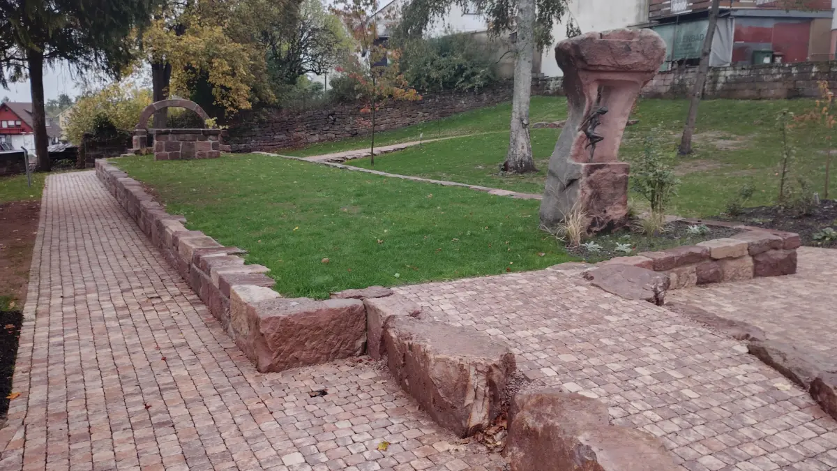 In Schömberg wurde der alte Friedhof umgestaltet. Das Gelände hat auch einen neuen Namen. Es heißt jetzt Marienkirchhof.