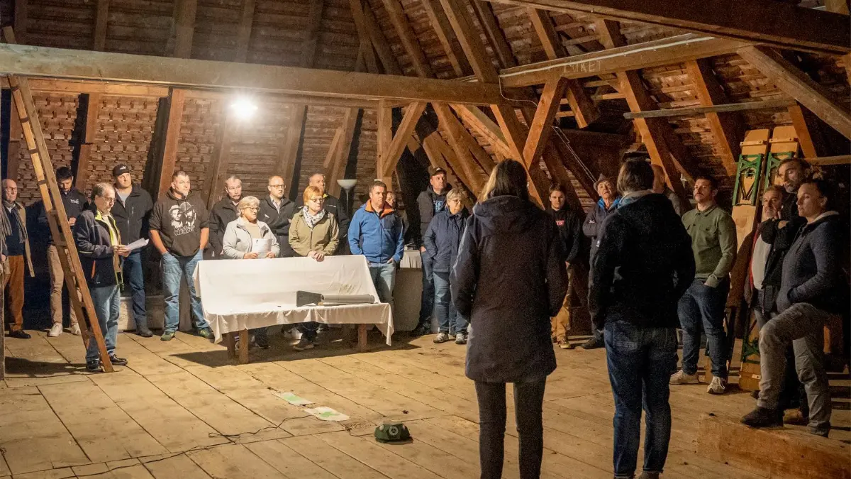 Das Dachgeschoss des alten Schulhauses besticht mit besonderer Atmosphäre. Für eine Nutzung als Versammlungsraum indes ist es mangels Fluchtwegen nicht geeignet.
