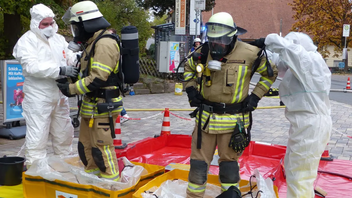 Erstmals zeigte die Obereschacher Wehr bei der Hauptübung, wie Einsatzkräfte nach ihrem Einsatz gereinigt werden können.