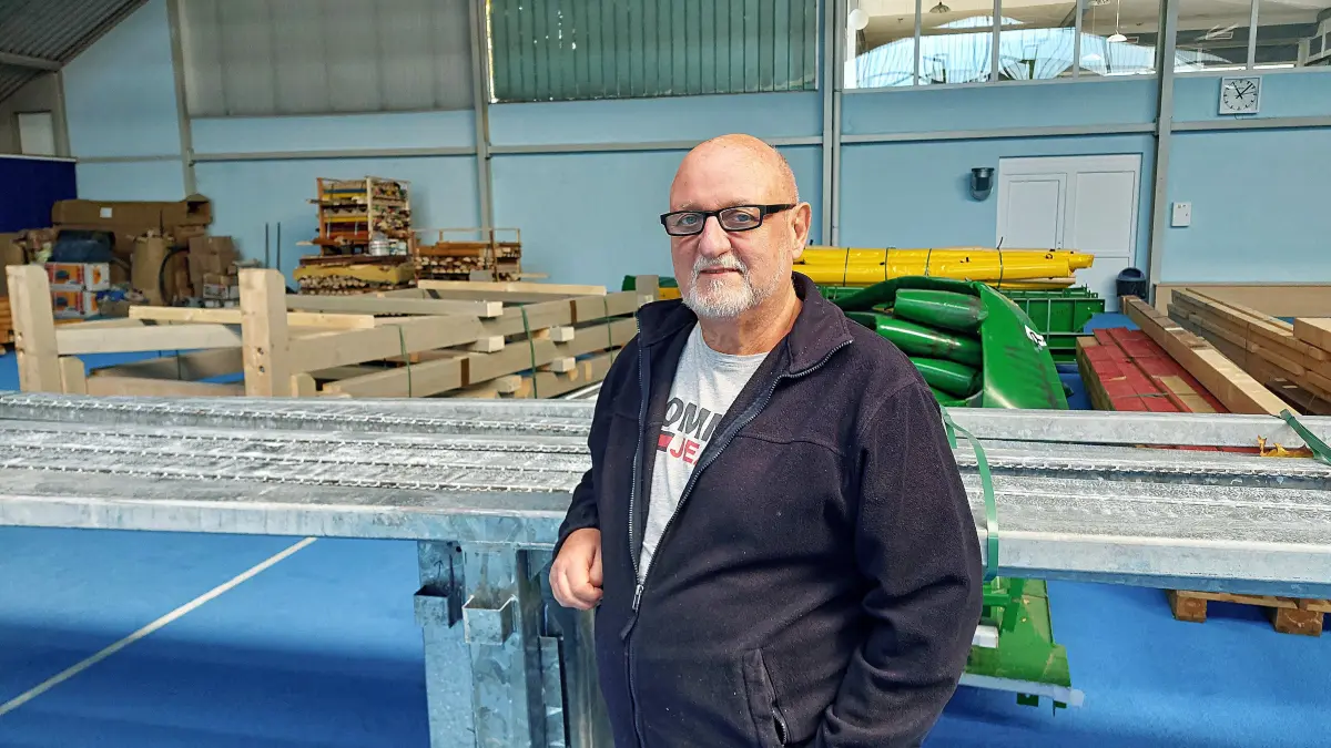 Ralf Schindler im ehemaligen Tenniscenter an der Alten Straße, aus dem er einen Freizeitpark machen will