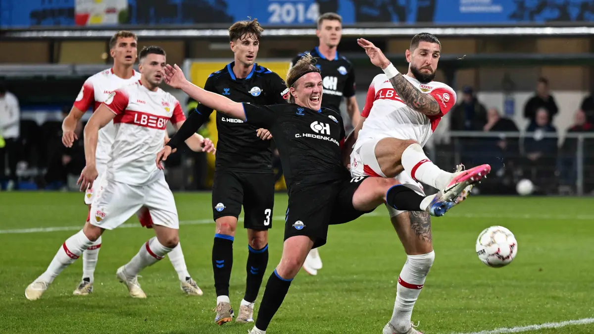 GER, Herren, DFB-Pokal, 2.Runde, Saison 2026-2027: SC Paderborn - VfB Stuttgart: Paderborn, Home Deluxe Arena, 28.10.26, GER, Herren, DFB-Pokal, 2.Runde, Saison 2026-2027: SC Paderborn - VfB Stuttgart Bild: v.li. im Zweikampf Felix GOETZE Paderborn und Julian CHABOT Stuttgart Only for editorial use DFB regulations prohibit any use of photographs as image sequences and/or quasi-video. Nordrhein-Westfalen Deutschland *** Paderborn, Home Deluxe Arena, October 28, 2026, GER, Men s, DFB Cup, 2nd Round, 20262027 Season, SC Paderborn vs. VfB Stuttgart. Photo, from left, showing Felix GOETZE Paderborn and Julian CHABOT Stuttgart in a tackle. For editorial use only. DFB regulations prohibit any use of photographs as image sequences and/or quasi-video. North Rhine-Westphalia, Germany
