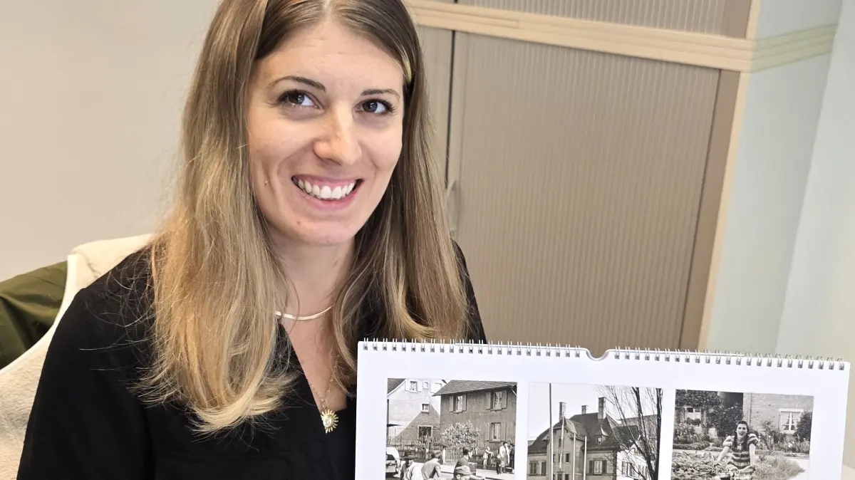 Eine Bilderreise in die Vergangenheit: Annika Gerwig vom Stadtarchiv freut sich über die neueste Ausgabe des historischen Wandkalenders.