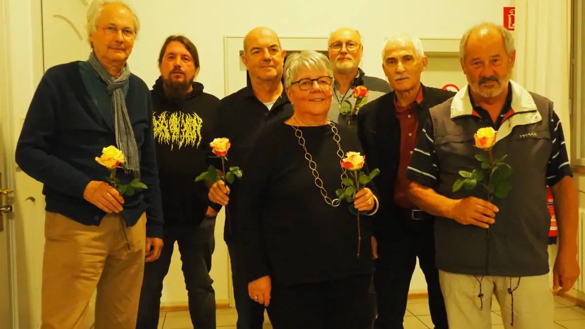 Sie übernehmen Verantwortung an der Spitze des Förderkreises Museum in der alten Schule: Michael Mann, Michael Schweitzer, Dieter Obermaier, Marion Caspers-Merk (Vorsitzende), Bernd Oberschelp, Walter Sildereisen und Wilfried Bussohn (von links). Es fehlt: Gerhard Breuer