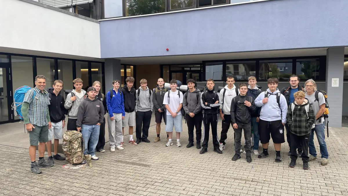 Der Weg zum mittleren Bildungsabschluss mit dem Schwerpunkt Elektrotechnik dauert zwar noch fast zwei Jahre, doch die Jungs zeigten, dass sie sich durchbeißen können, und das ist schon einmal eine ausgezeichnete Grundlage für das weitere Gelingen.