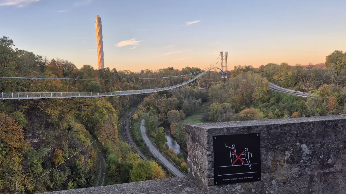 Testturm, Hängebrücke, Neckar und Gäubahngleise - vom Bockshof in Rottweil aus gibt es alles auf einen Blick.