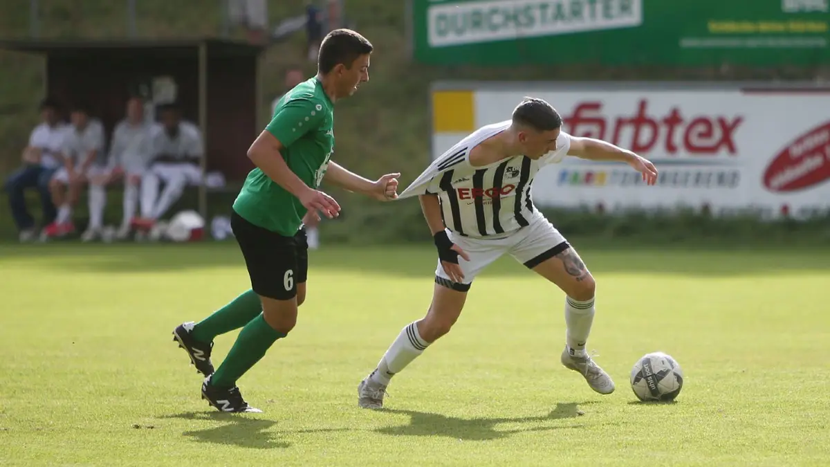 Der SV Mitteltal-Obertal (in Grün) liegt aktuell auf Platz zwei in der Kreisliga A2.